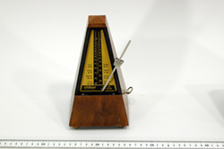 Metronome-03-250.jpg