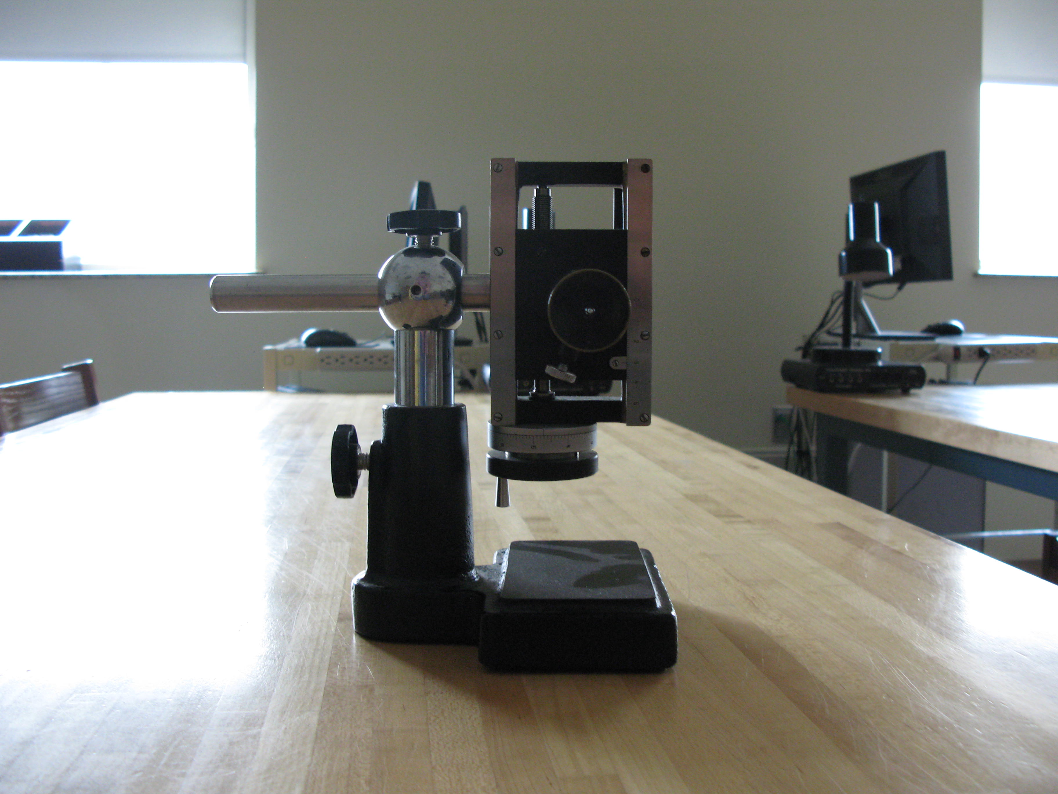 Gaertner Traveling Microscope: Old